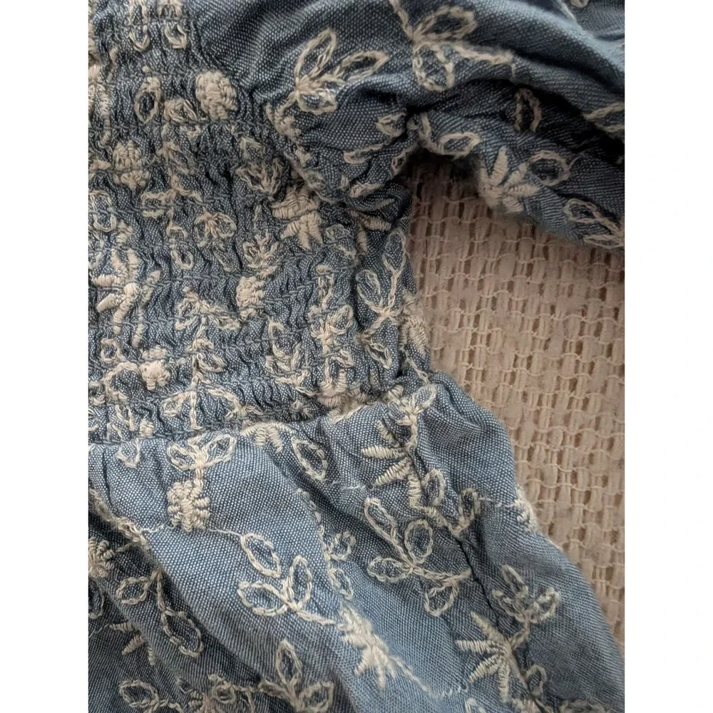 Old Navy Blouse/top Womens M Blue Floral Embroidered Smocked Puff Sleeve Peplum